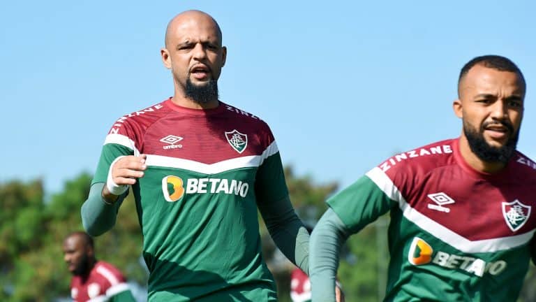 Felipe Melo é novidade na escalação do Fluminense contra o Red Bull Bragantino