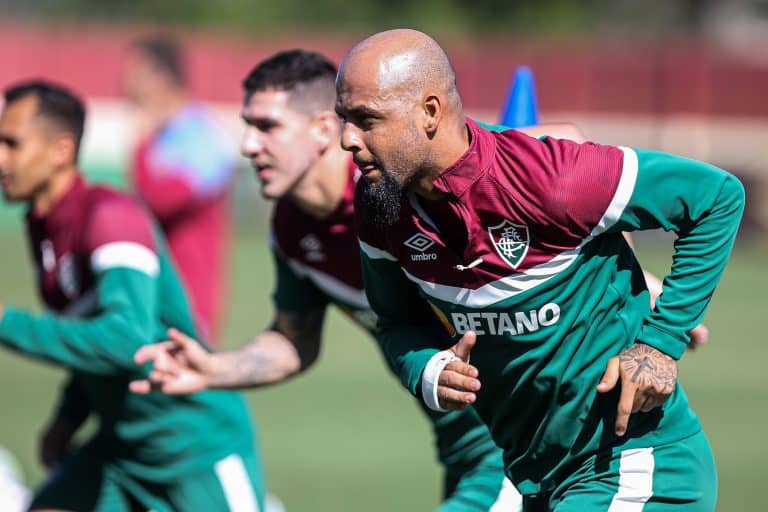 Aniversariante, Felipe Melo retorna à escalação do Fluminense contra o Sporting Cristal na Libertadores